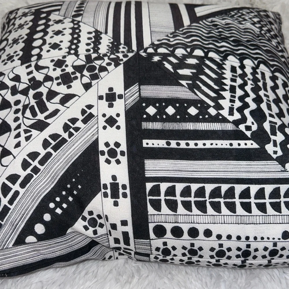 Geometric Black and White Accent Pillow‎ NWOT